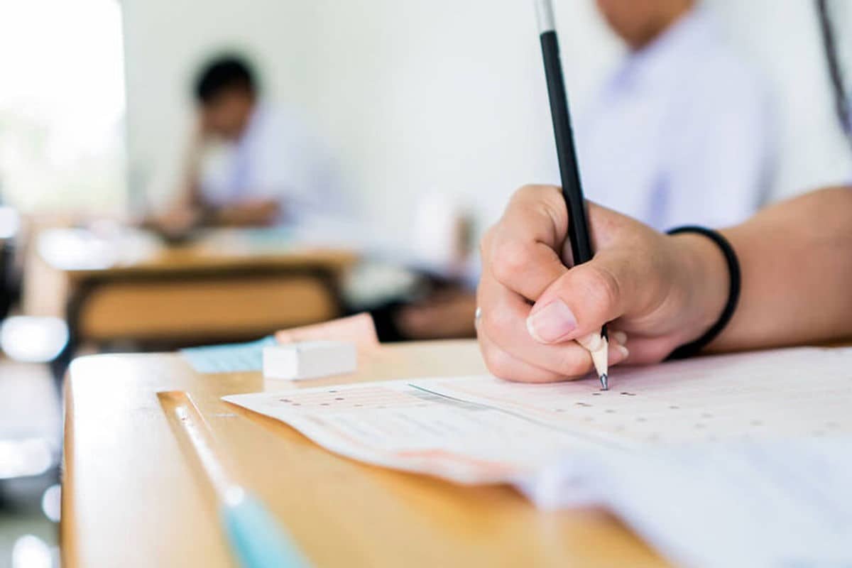 برنامه تلویزیونی کنکور آسان است